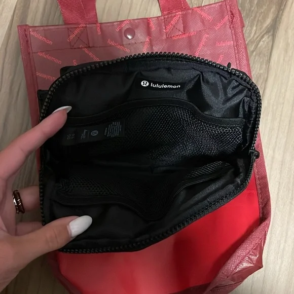 NWT Lululemon Disney Mickey Outline Graphic Belt Bag SOLD OUT ONLINE🚨 - Picture 5 of 7